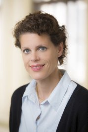 Porträt der Institutsleiterin Prof. Dr. Eva Scheurer